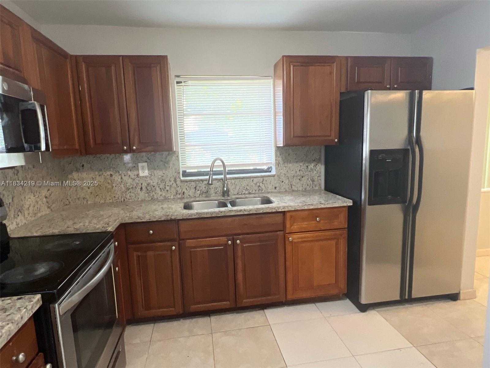 Small Image of 18900 NORTH WEST 19TH AVE, Miami Gardens Number 3