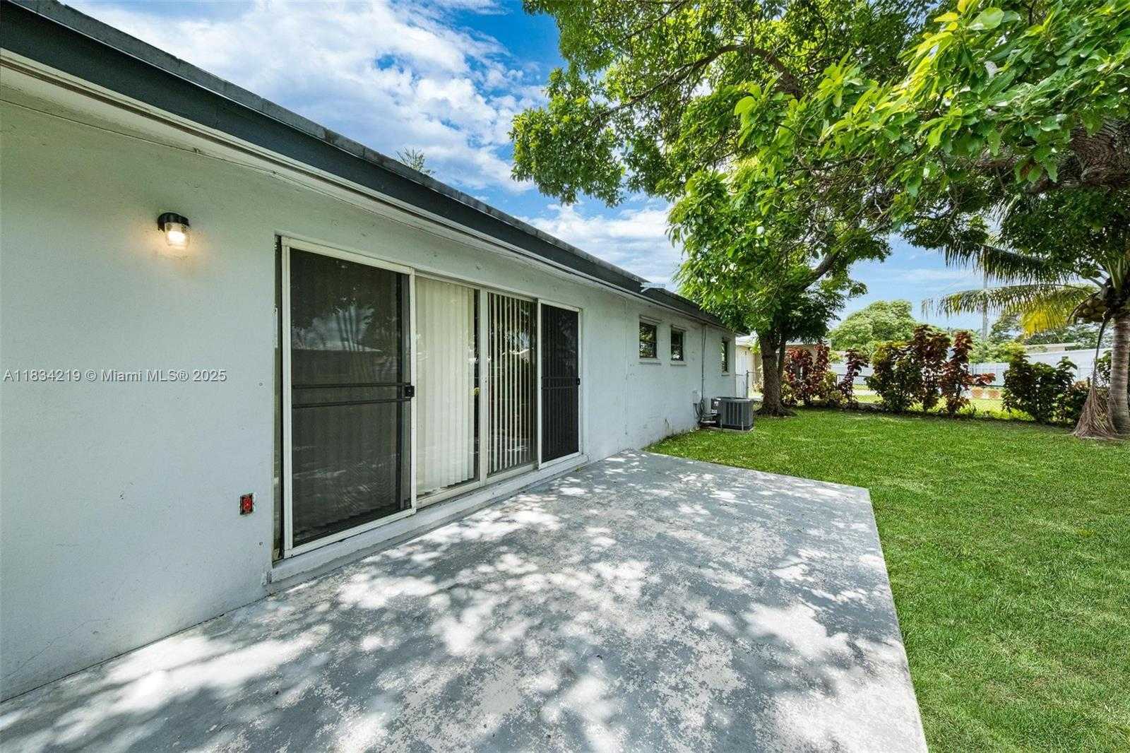 Small Image of 18900 NORTH WEST 19TH AVE, Miami Gardens Number 37