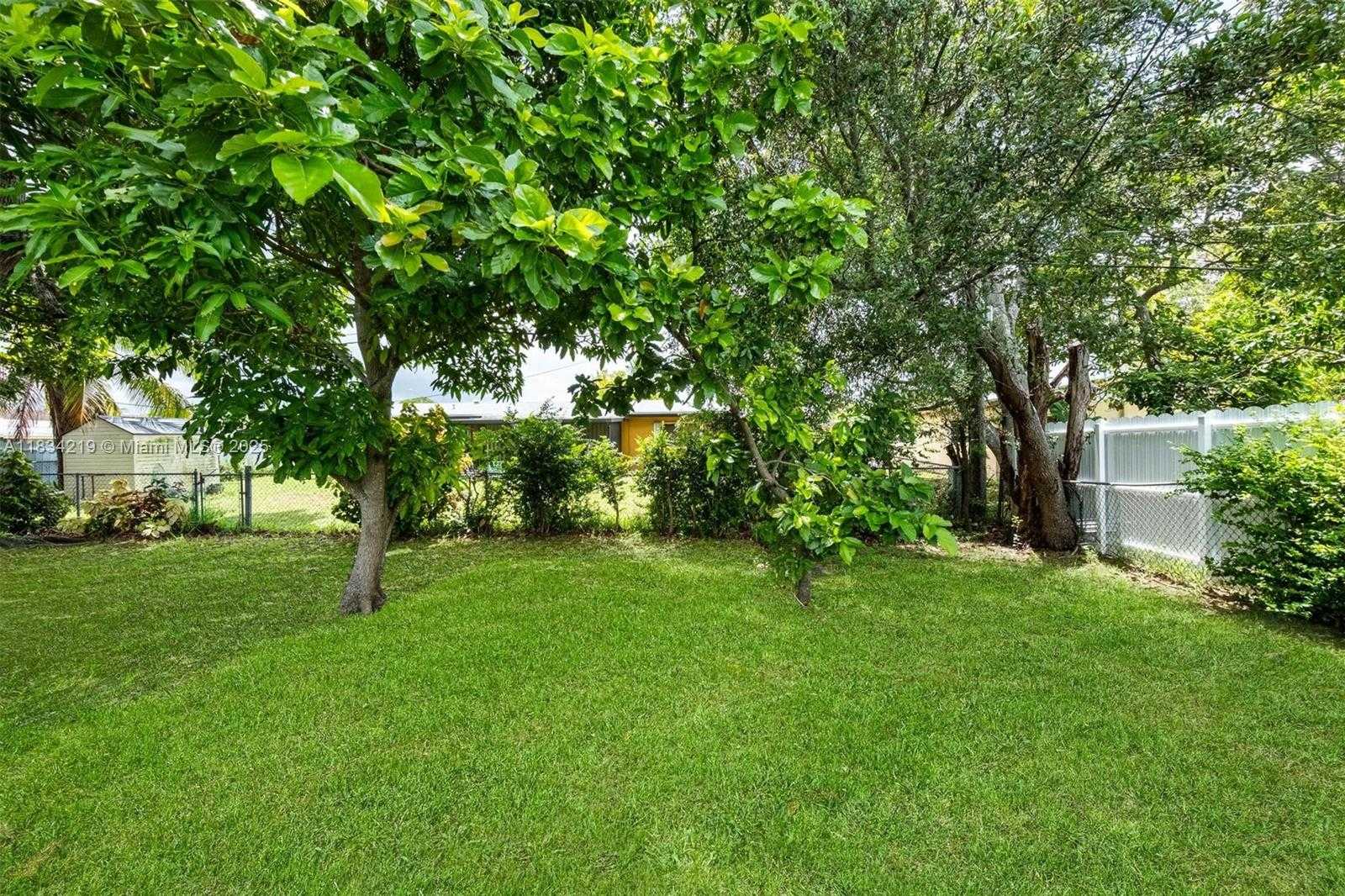 Small Image of 18900 NORTH WEST 19TH AVE, Miami Gardens Number 39