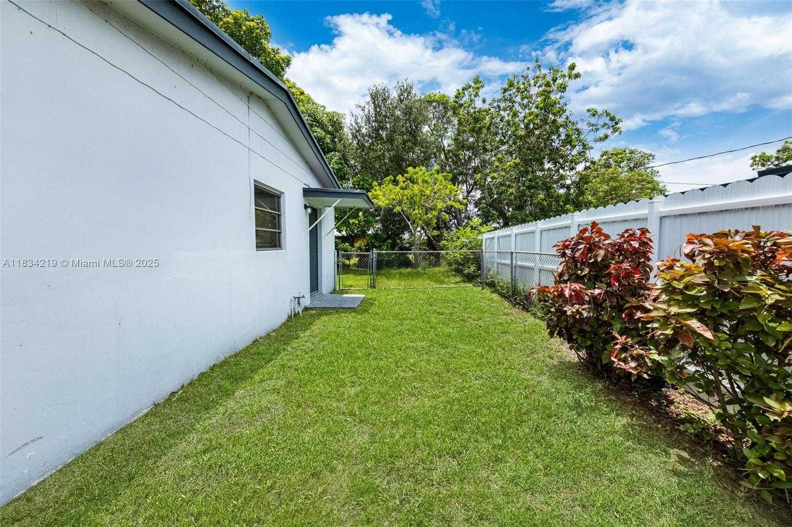 Small Image of 18900 NORTH WEST 19TH AVE, Miami Gardens Number 40