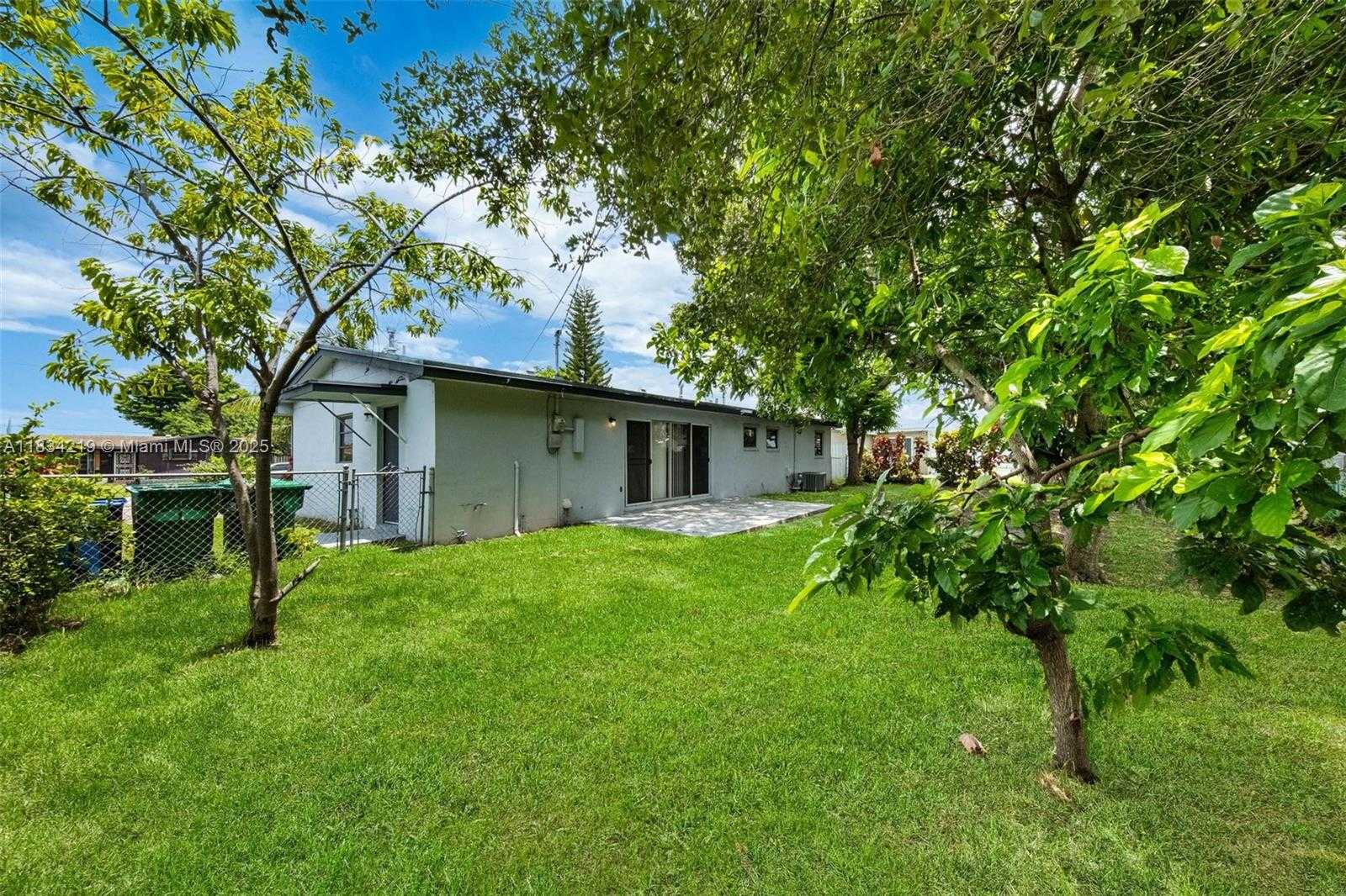 Small Image of 18900 NORTH WEST 19TH AVE, Miami Gardens Number 43