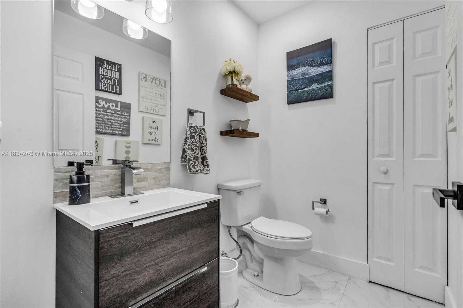 Small Image of 9825 FAIRWAY COVE LN, Plantation Number 11