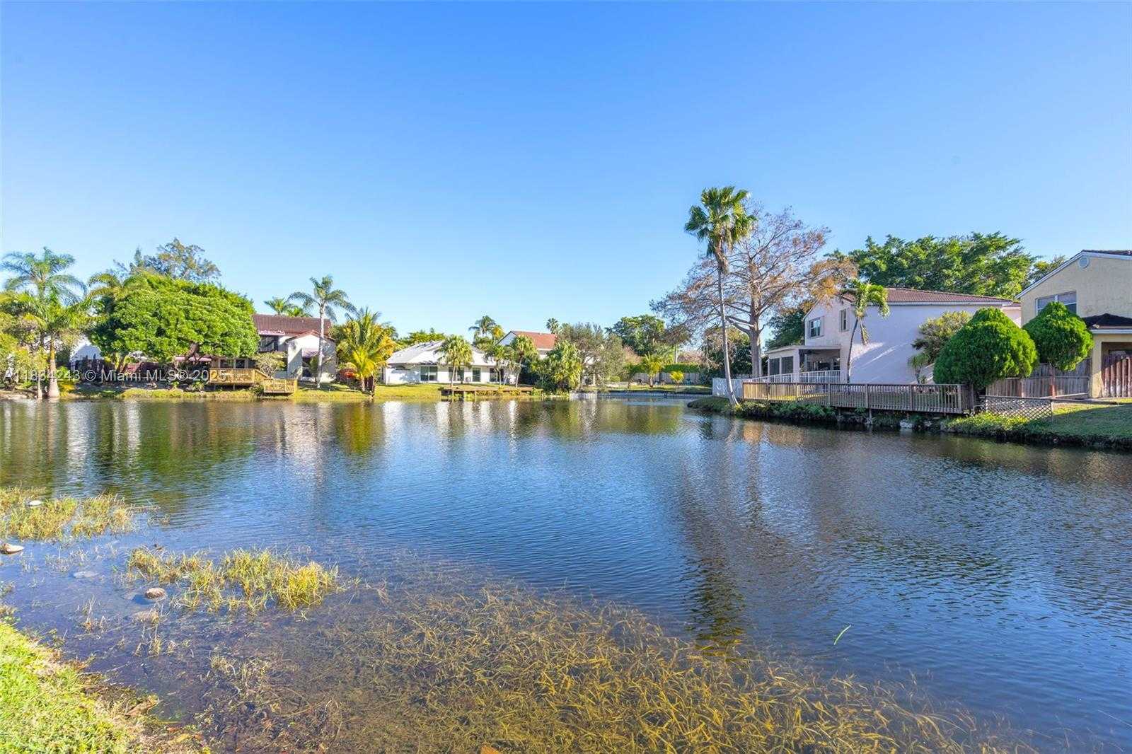 Small Image of 9825 FAIRWAY COVE LN, Plantation Number 15