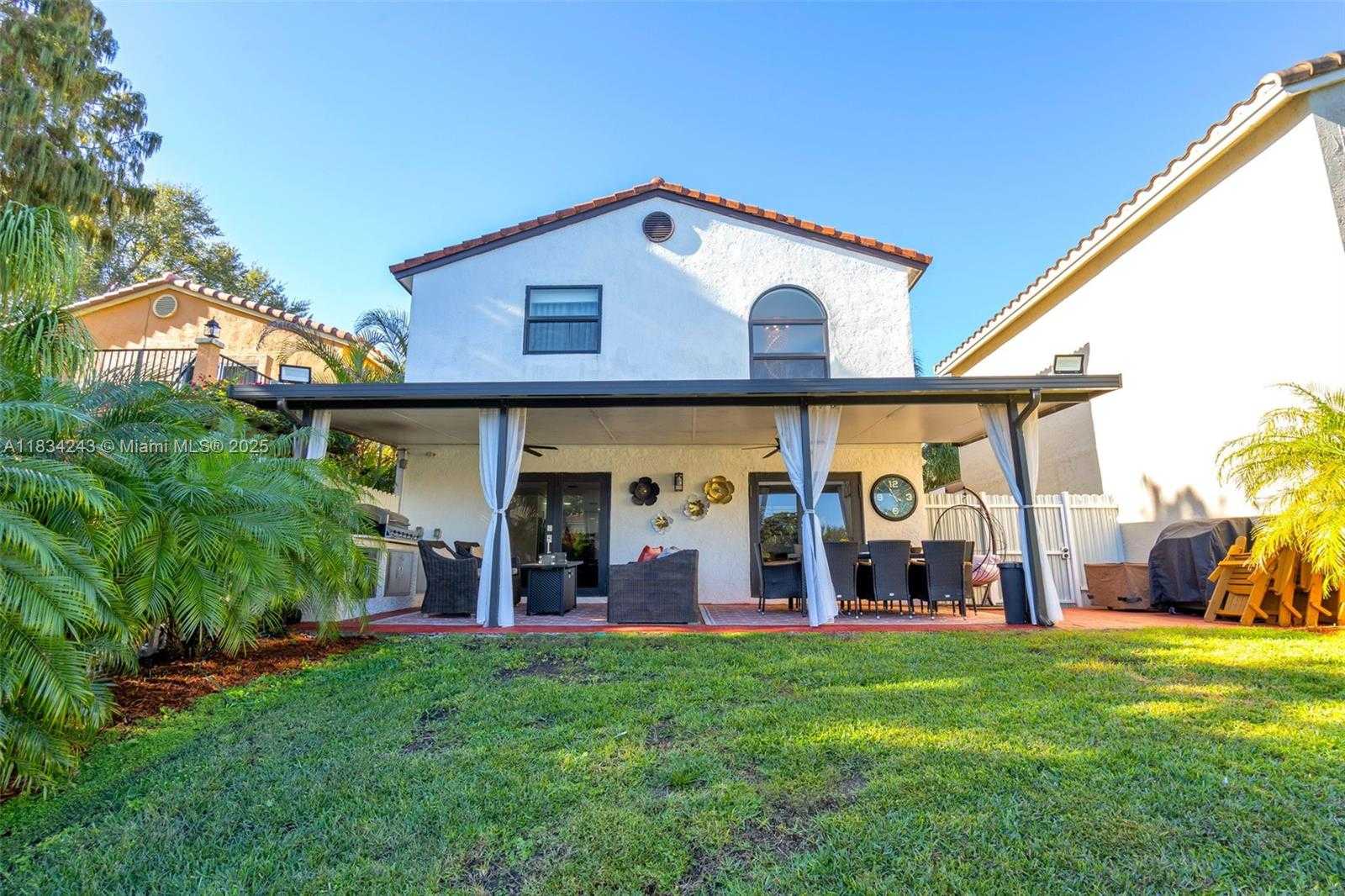 Small Image of 9825 FAIRWAY COVE LN, Plantation Number 16