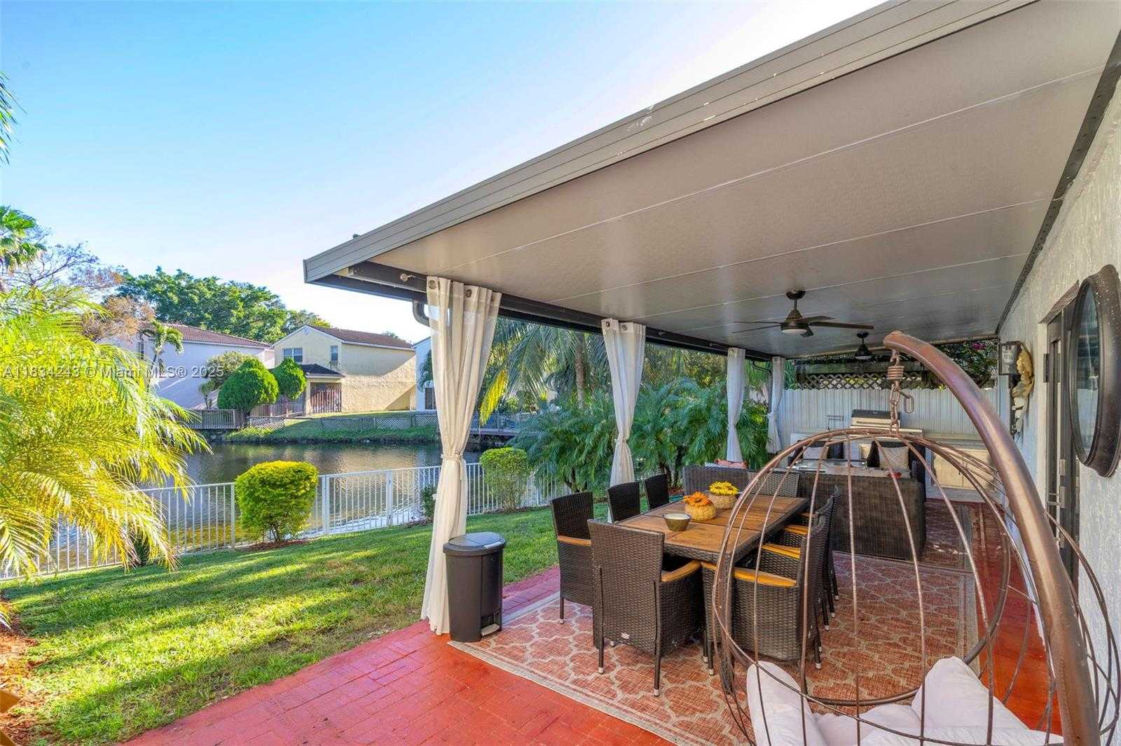 Small Image of 9825 FAIRWAY COVE LN, Plantation Number 17