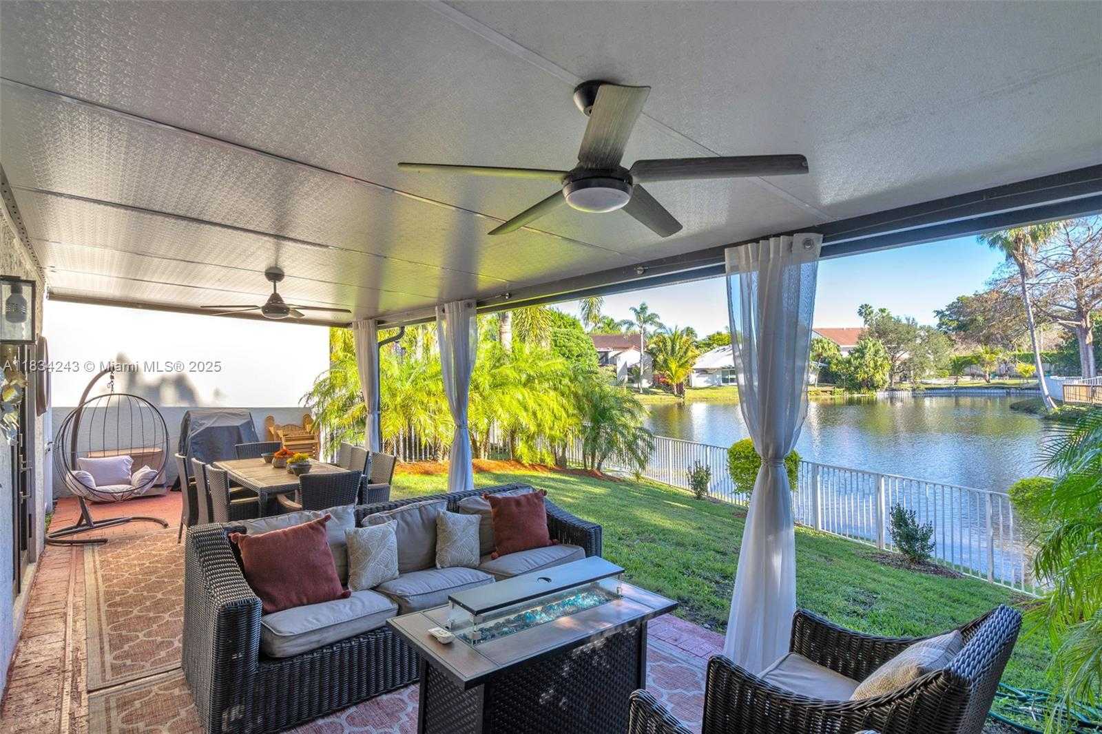 Small Image of 9825 FAIRWAY COVE LN, Plantation Number 18