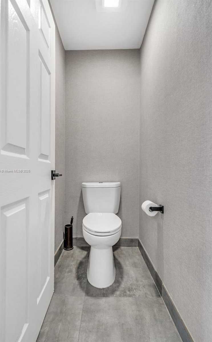 Small Image of 9825 FAIRWAY COVE LN, Plantation Number 27