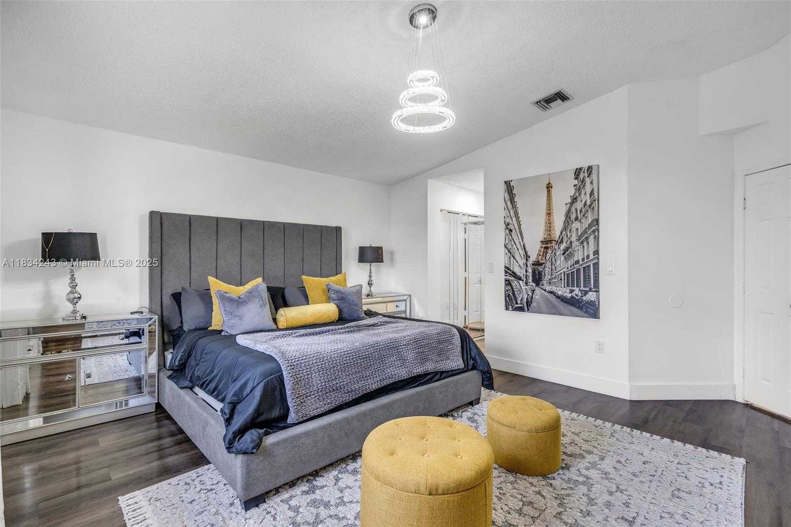 Small Image of 9825 FAIRWAY COVE LN, Plantation Number 29