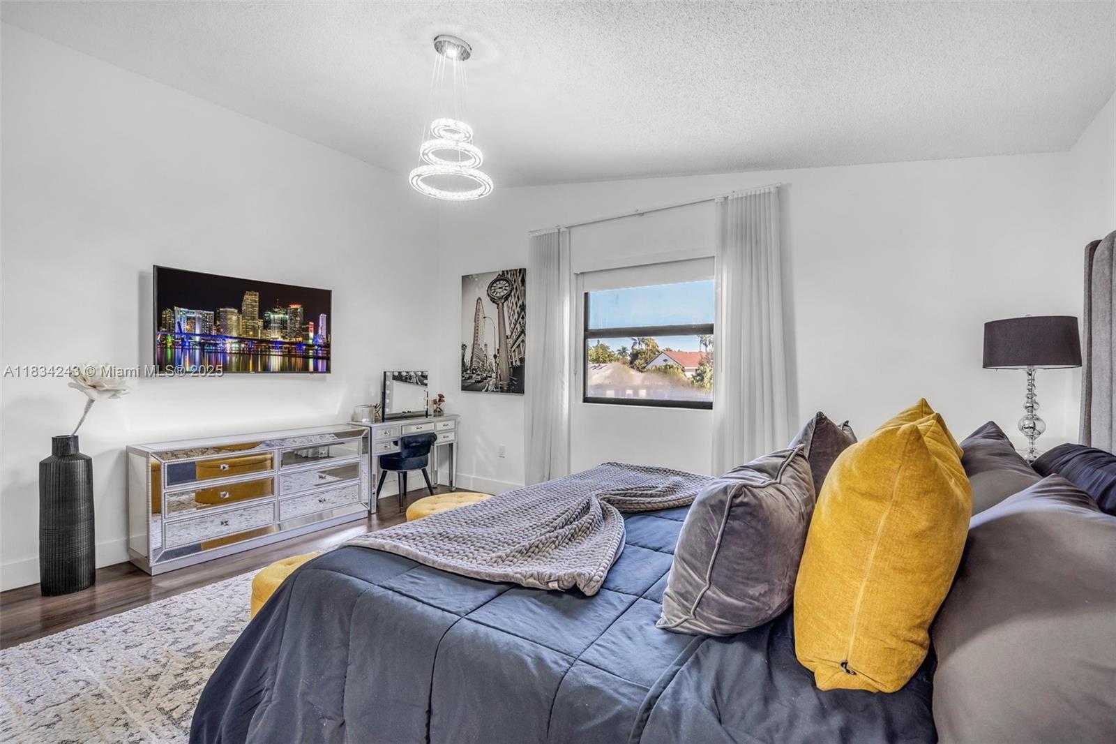 Small Image of 9825 FAIRWAY COVE LN, Plantation Number 31