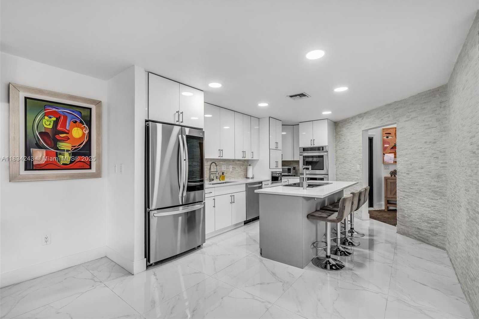 Small Image of 9825 FAIRWAY COVE LN, Plantation Number 35