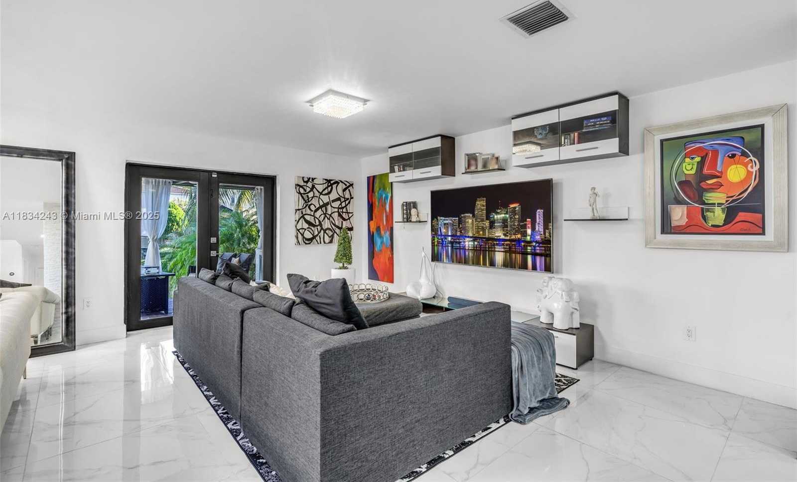 Small Image of 9825 FAIRWAY COVE LN, Plantation Number 36