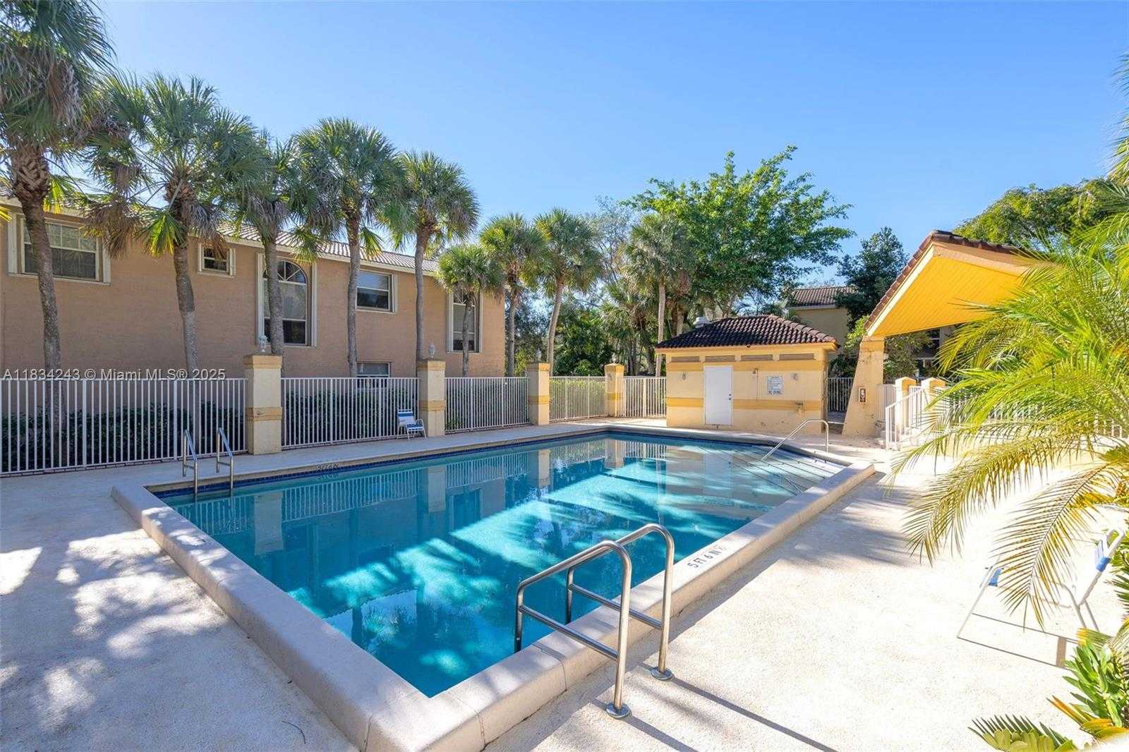 Small Image of 9825 FAIRWAY COVE LN, Plantation Number 39