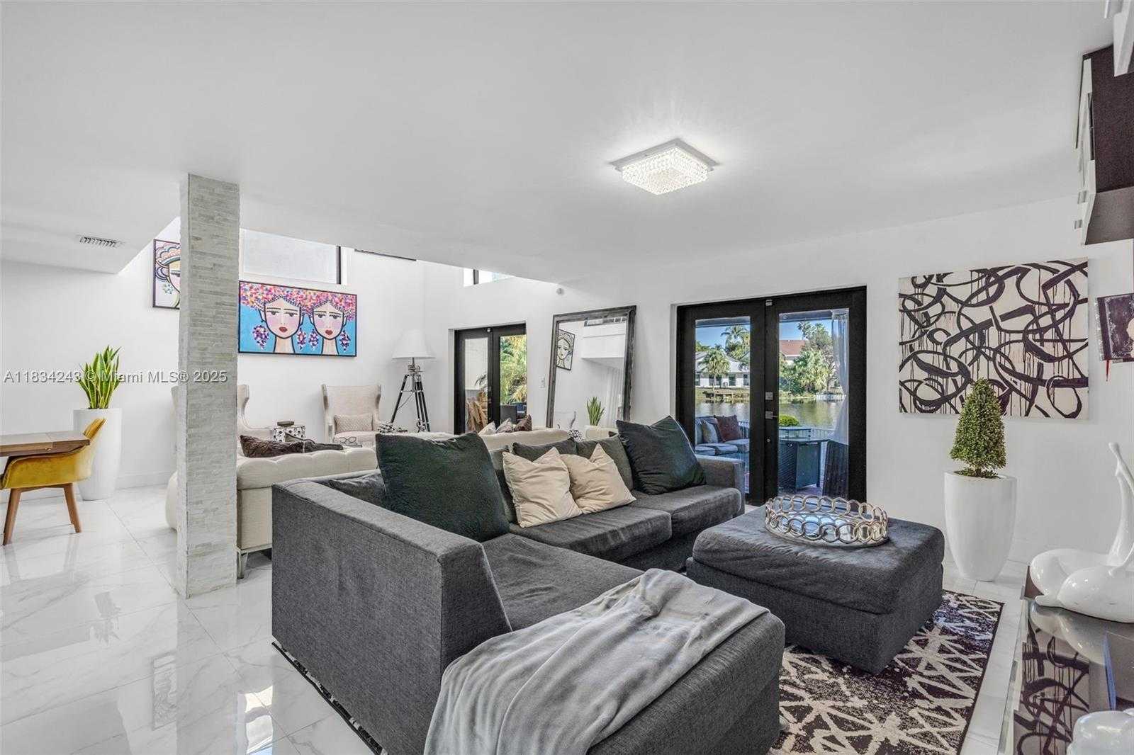 Small Image of 9825 FAIRWAY COVE LN, Plantation Number 7