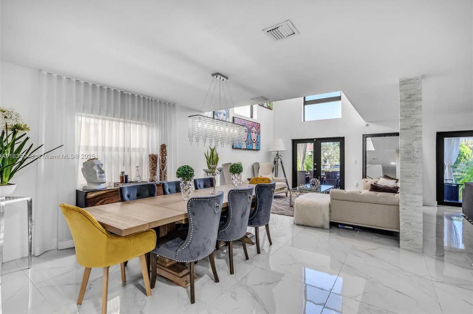 Small Image of 9825 FAIRWAY COVE LN, Plantation Number 8