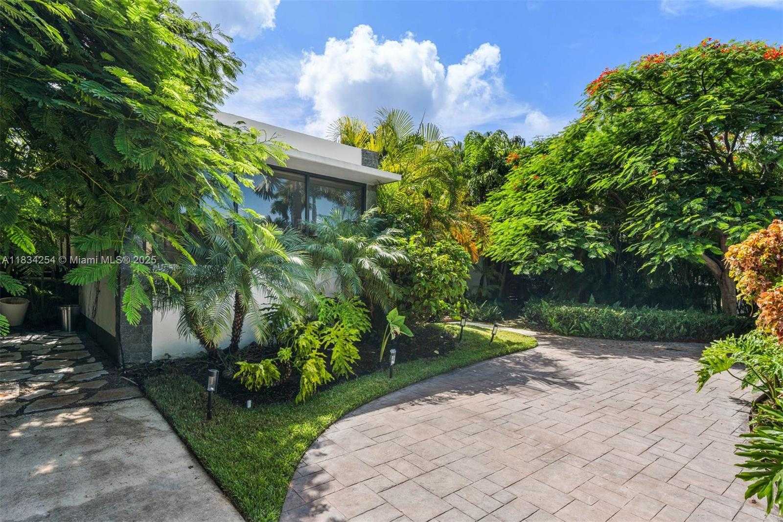 Small Image of 2815 REGATTA AVE, Miami Beach Number 10