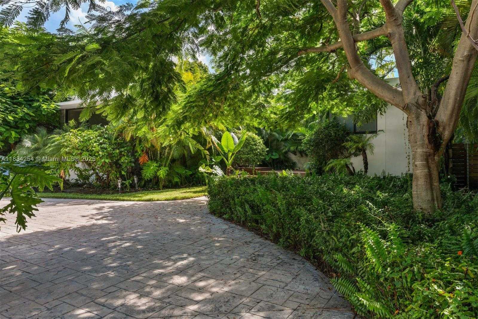Small Image of 2815 REGATTA AVE, Miami Beach Number 12