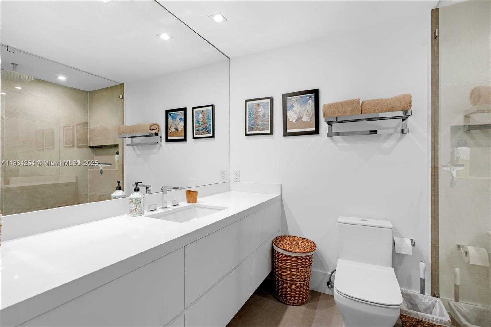 Small Image of 2815 REGATTA AVE, Miami Beach Number 15