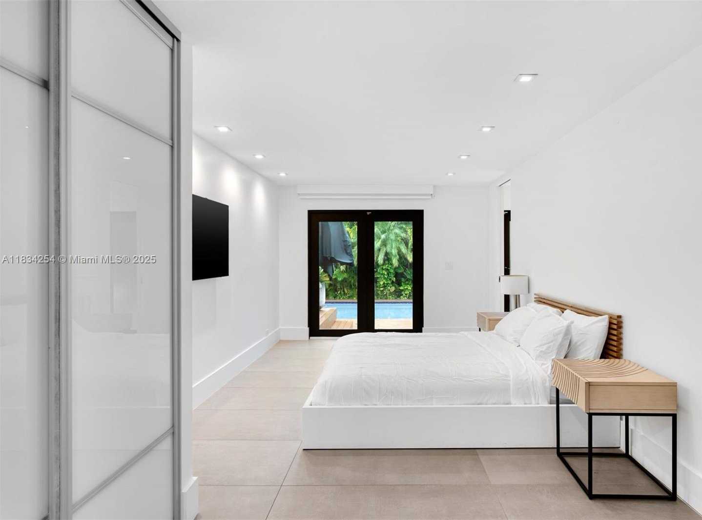 Small Image of 2815 REGATTA AVE, Miami Beach Number 17