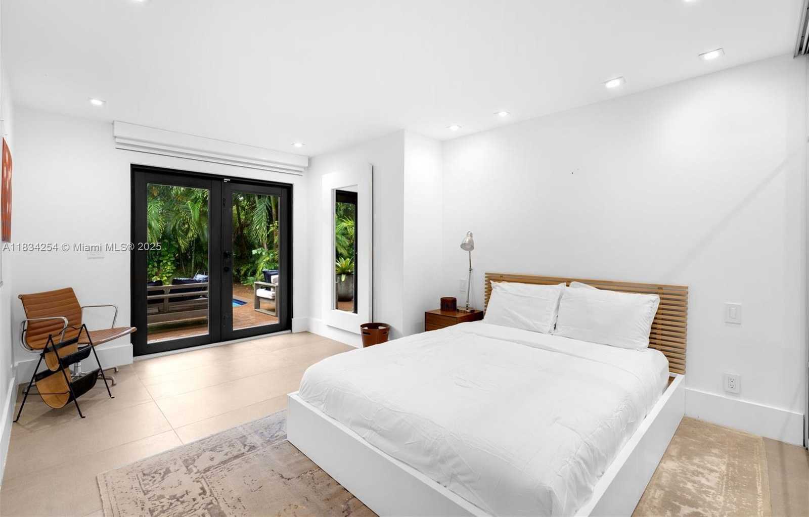 Small Image of 2815 REGATTA AVE, Miami Beach Number 18