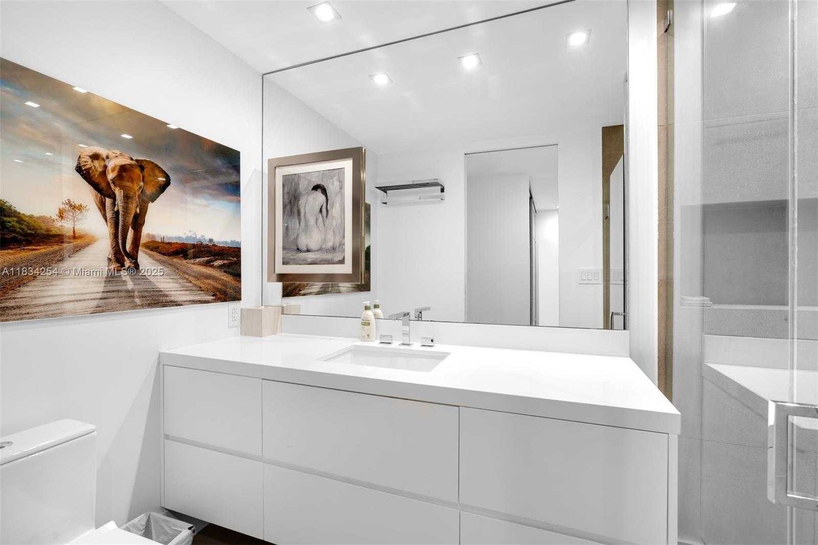 Small Image of 2815 REGATTA AVE, Miami Beach Number 24