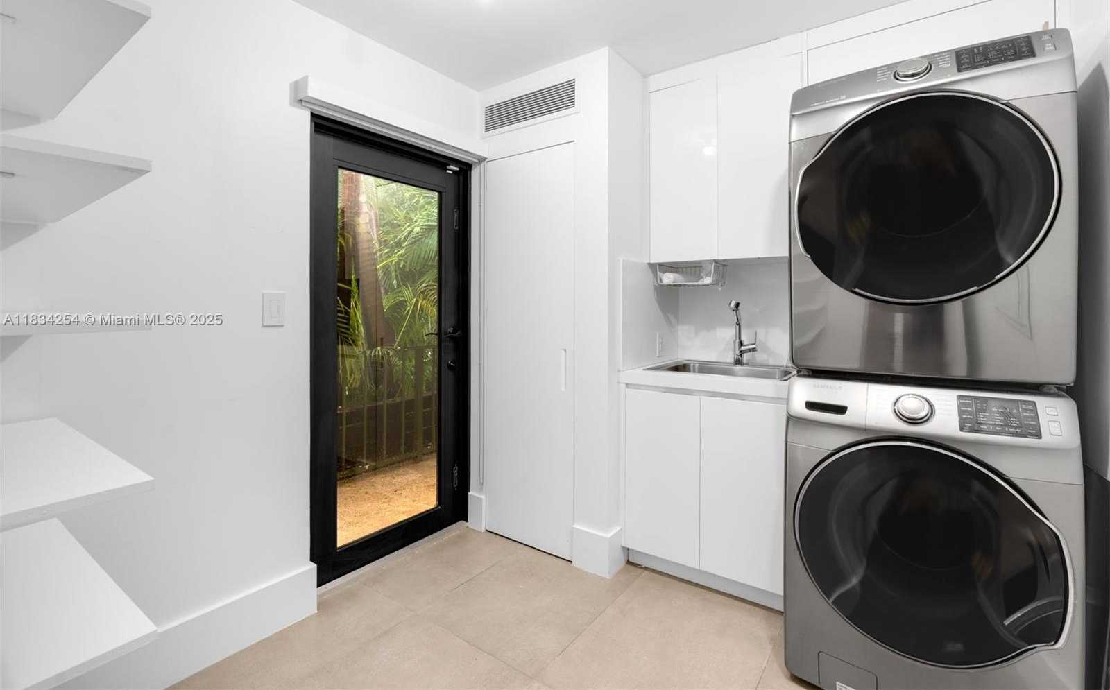 Small Image of 2815 REGATTA AVE, Miami Beach Number 25