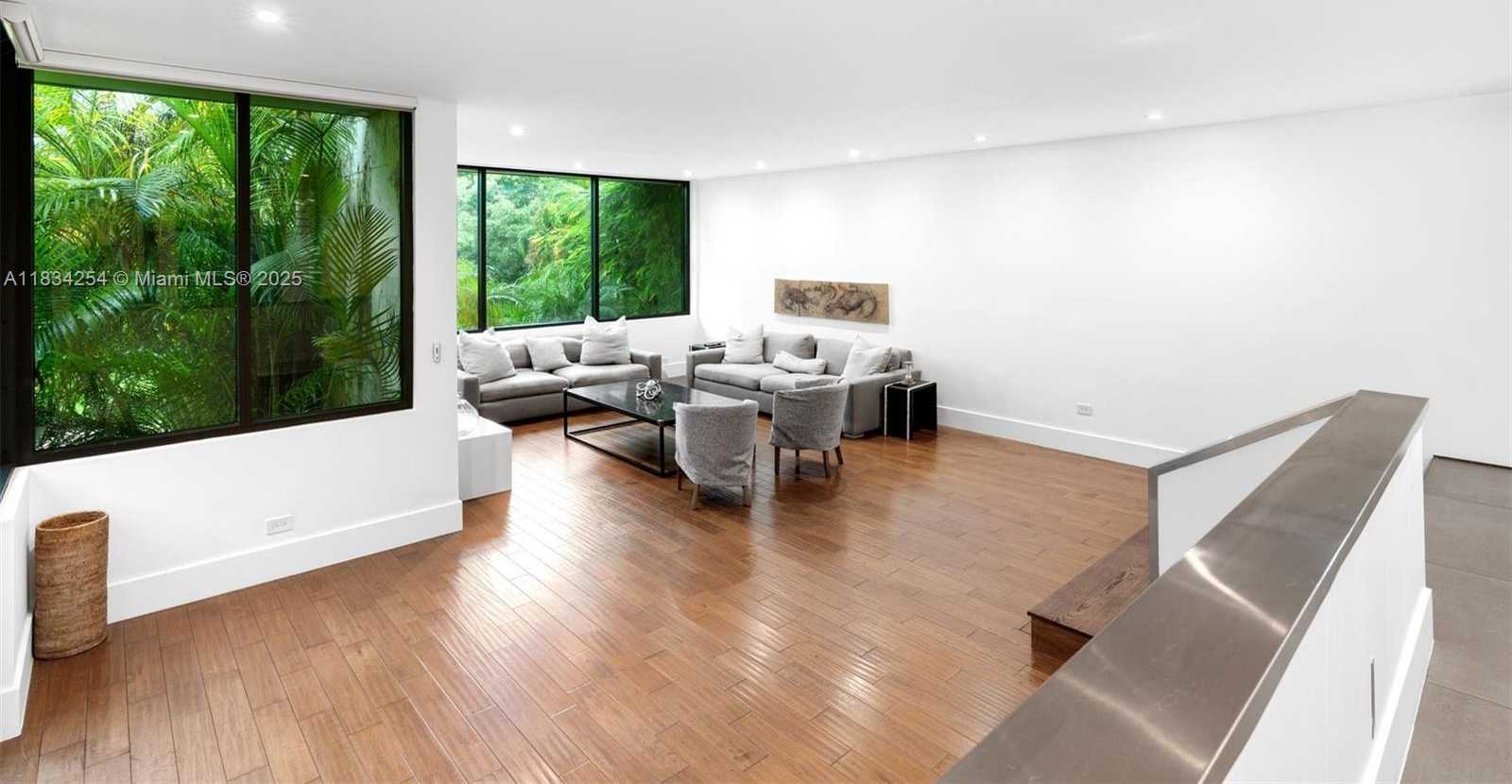 Small Image of 2815 REGATTA AVE, Miami Beach Number 29