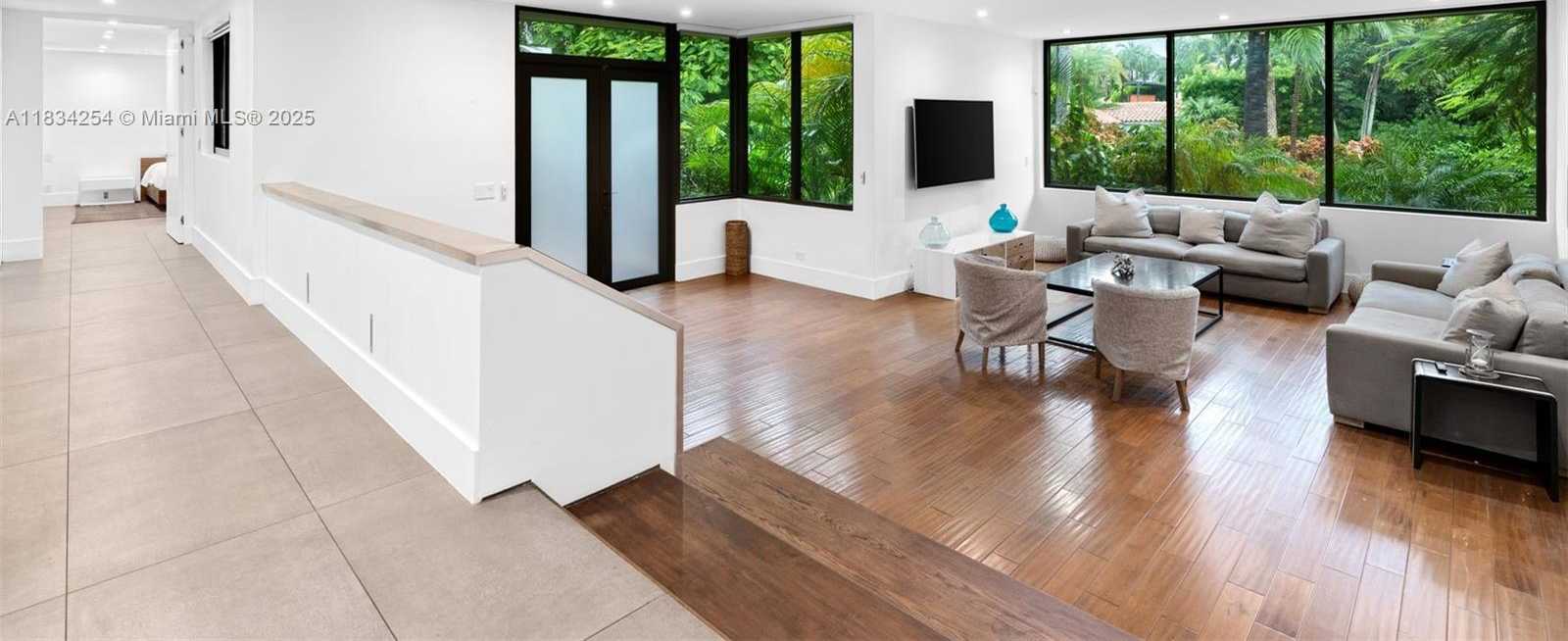 Small Image of 2815 REGATTA AVE, Miami Beach Number 3