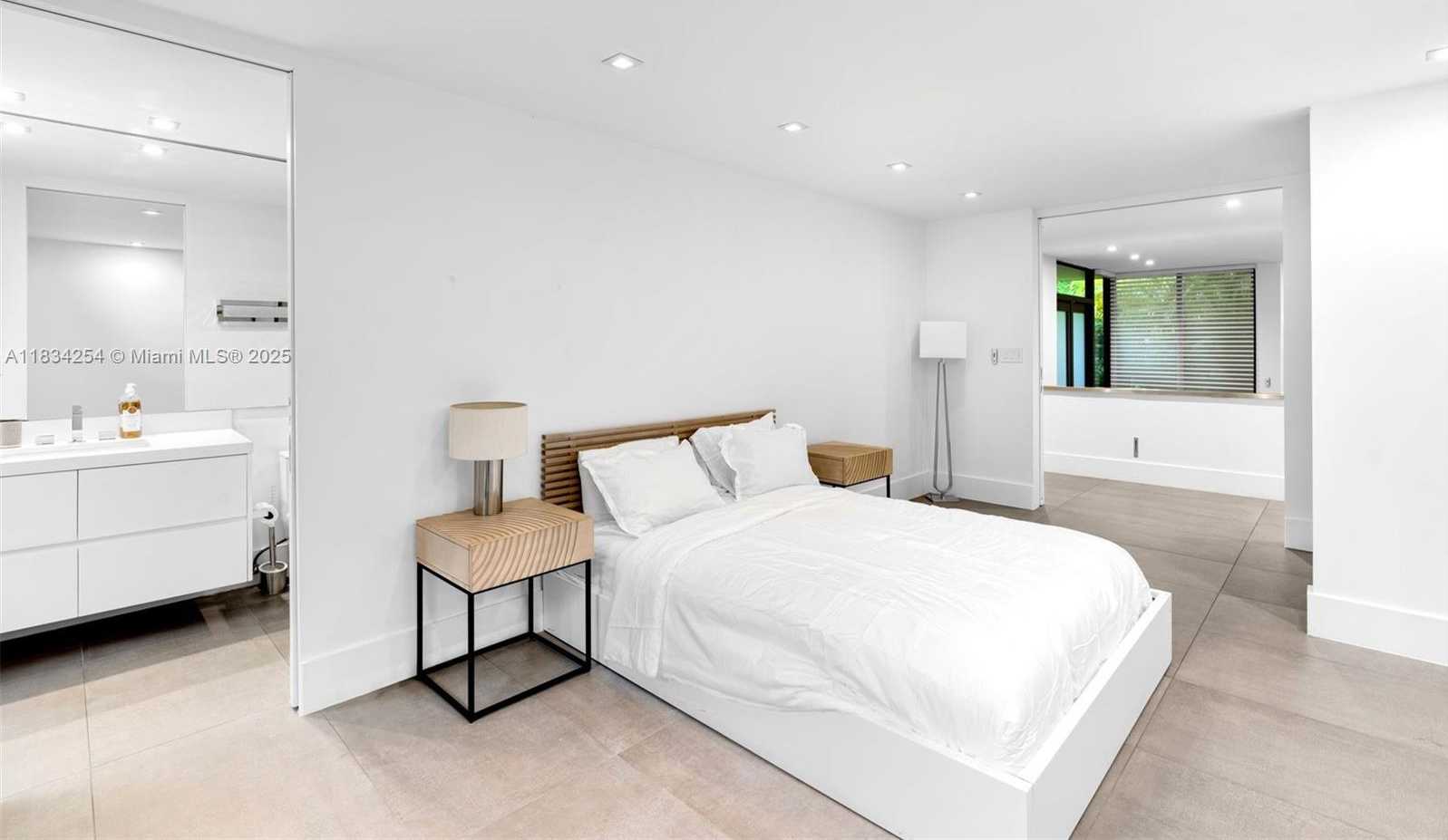 Small Image of 2815 REGATTA AVE, Miami Beach Number 31