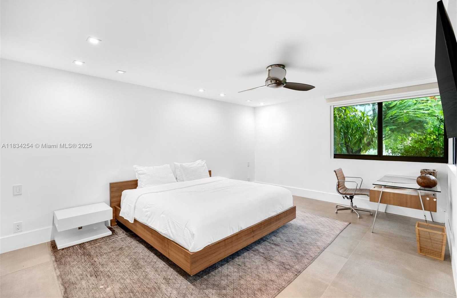 Small Image of 2815 REGATTA AVE, Miami Beach Number 32