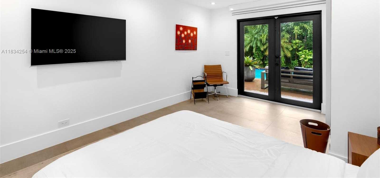 Small Image of 2815 REGATTA AVE, Miami Beach Number 34