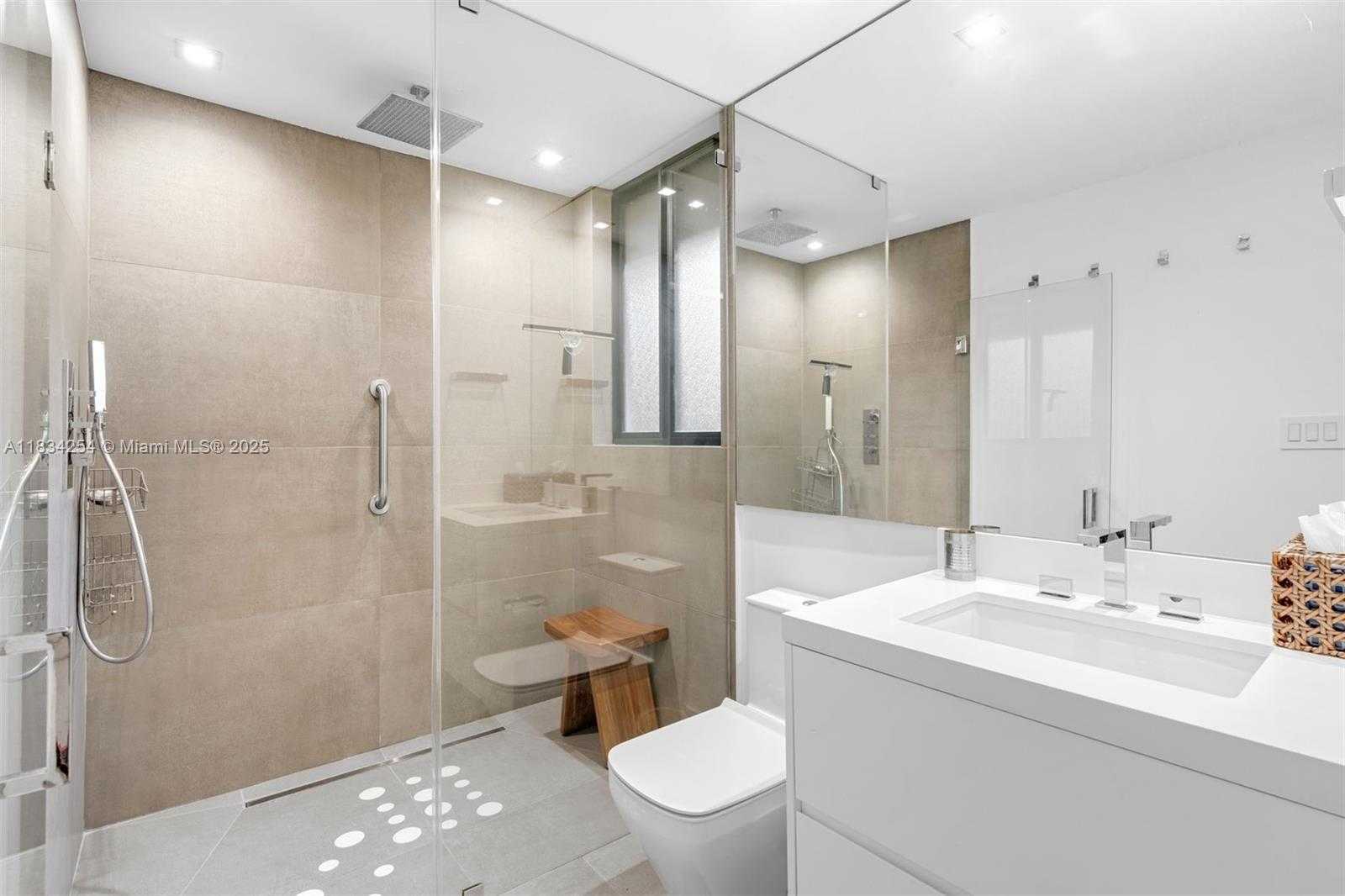 Small Image of 2815 REGATTA AVE, Miami Beach Number 9