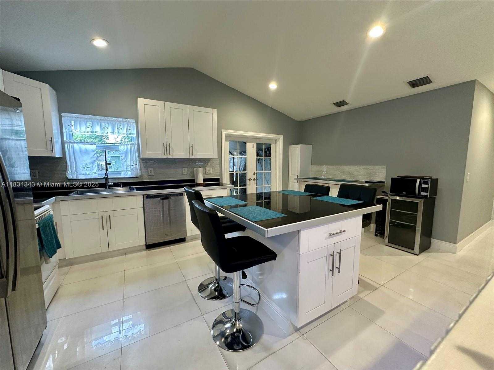 Small Image of 3521 NORTH WEST 193RD ST, Miami Gardens Number 7