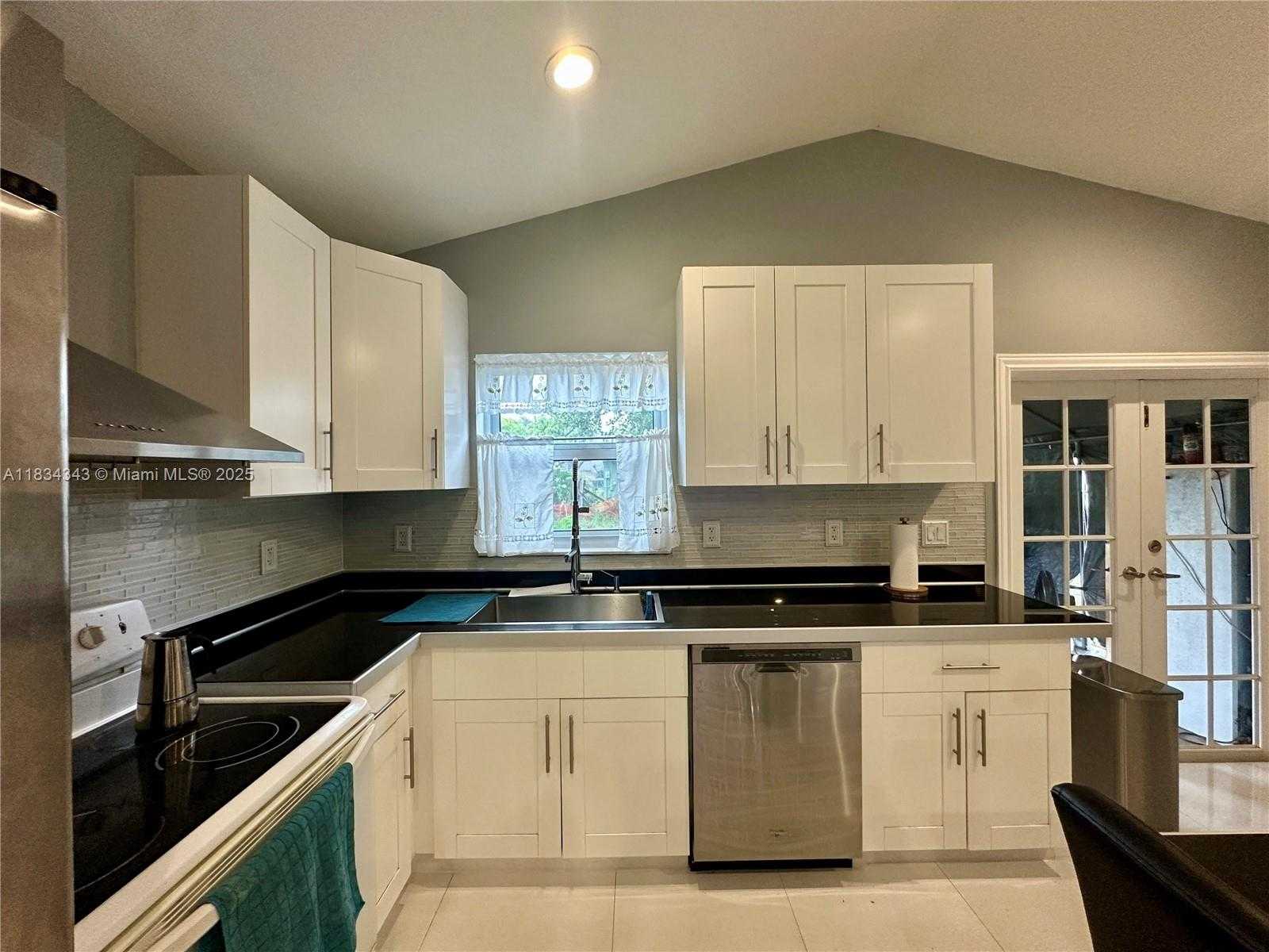 Small Image of 3521 NORTH WEST 193RD ST, Miami Gardens Number 9