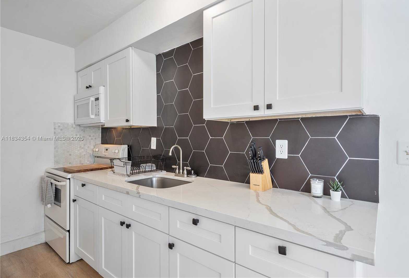 Small Image of 2380 NORTH EAST 137TH ST, North Miami Beach Number 15