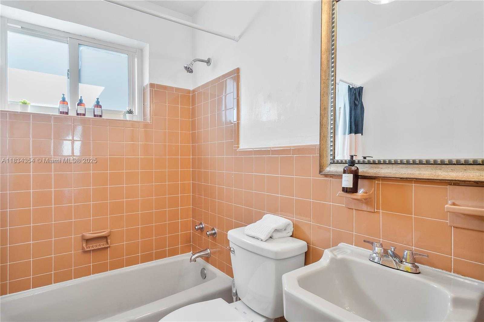 Small Image of 2380 NORTH EAST 137TH ST, North Miami Beach Number 18