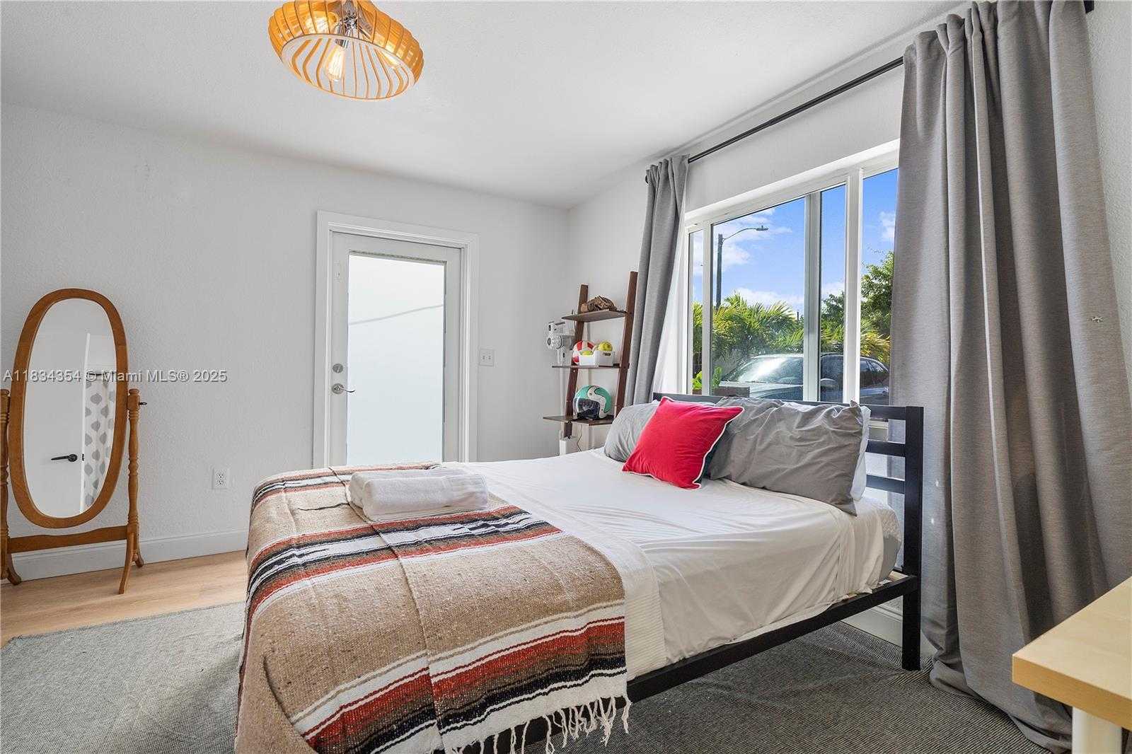 Small Image of 2380 NORTH EAST 137TH ST, North Miami Beach Number 20
