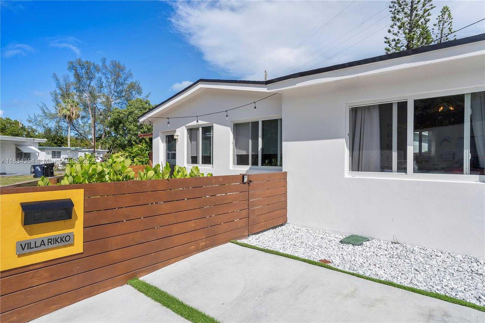 Small Image of 2380 NORTH EAST 137TH ST, North Miami Beach Number 4