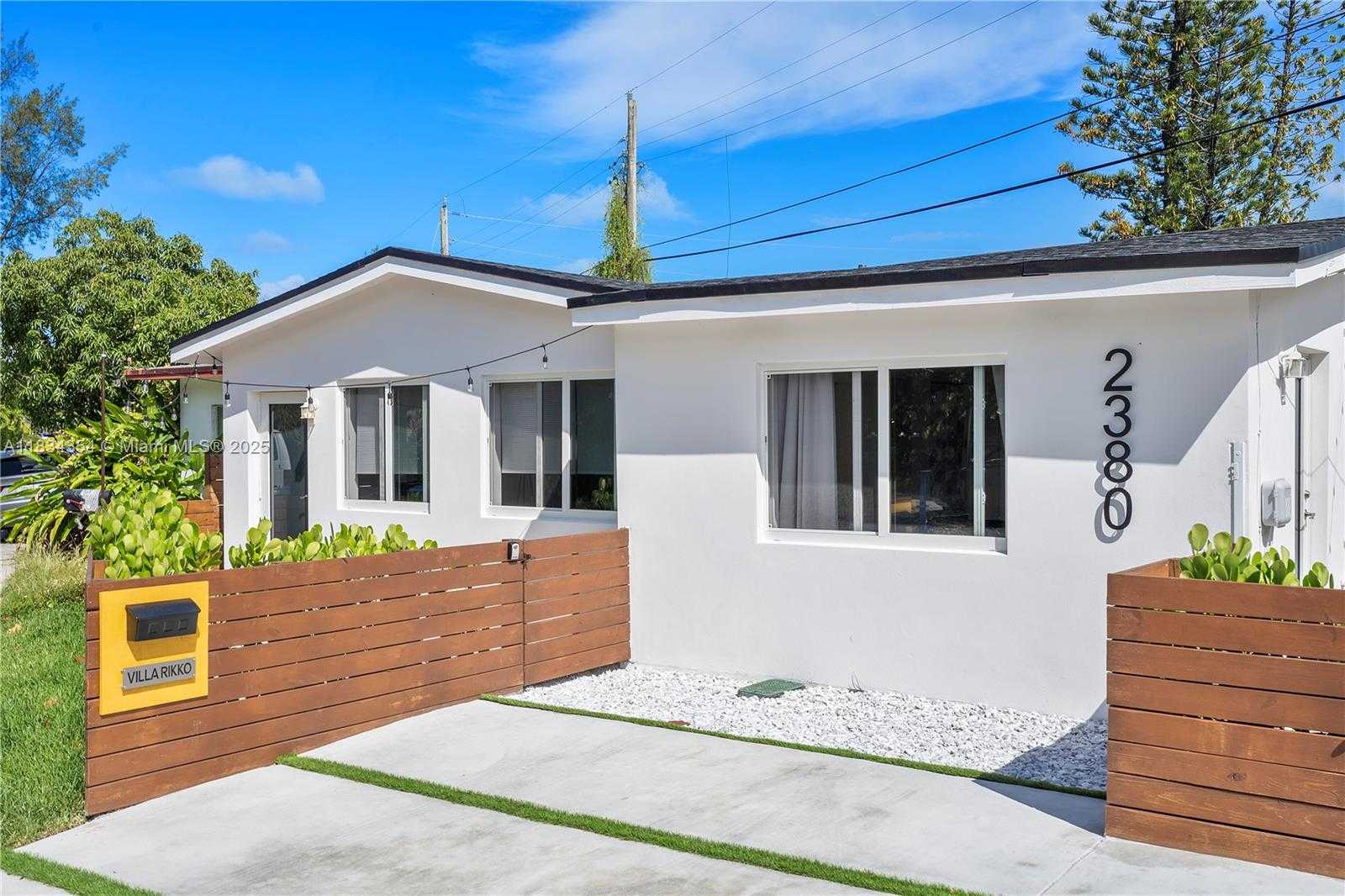 Small Image of 2380 NORTH EAST 137TH ST, North Miami Beach Number 6