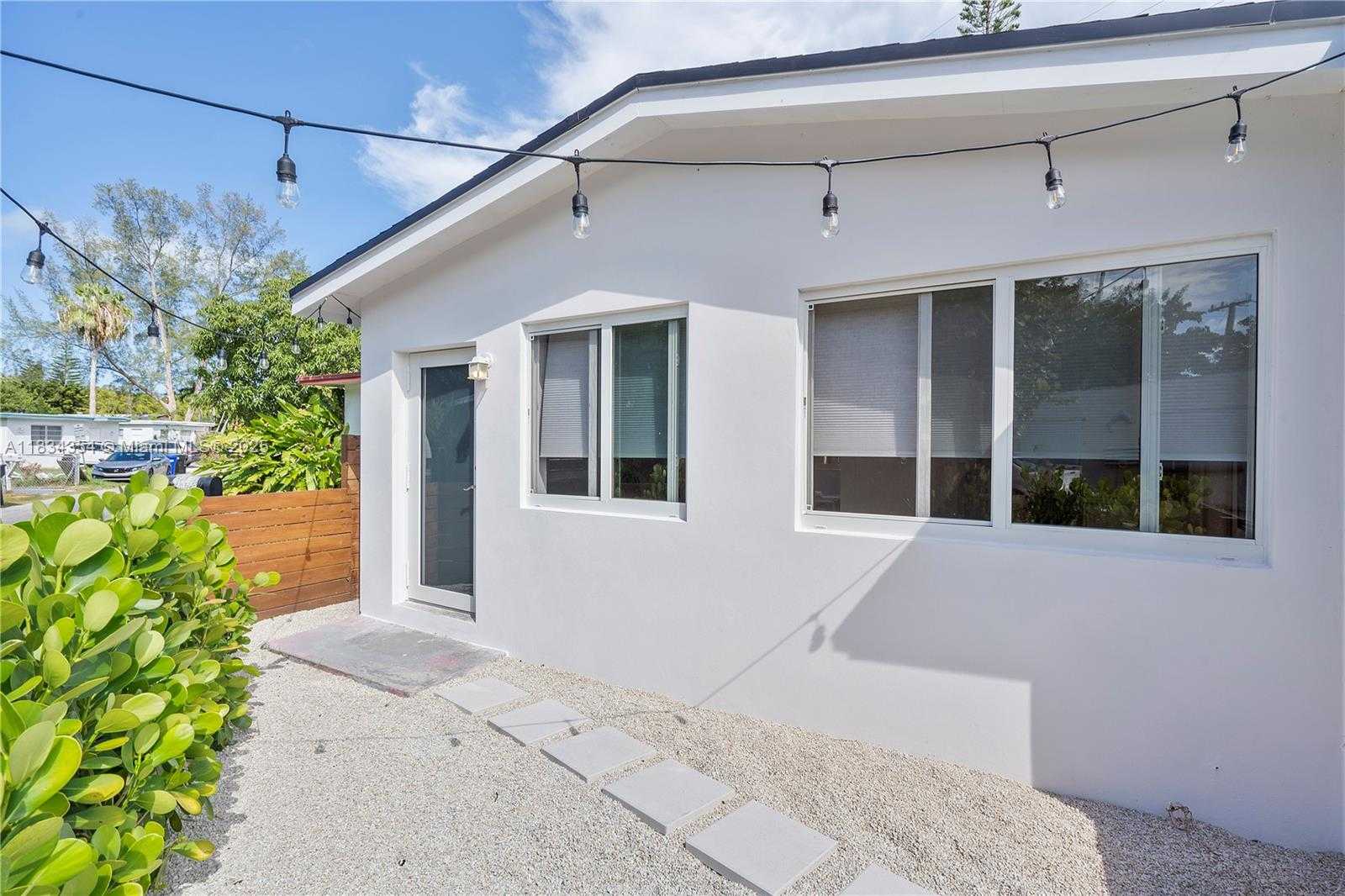 Small Image of 2380 NORTH EAST 137TH ST, North Miami Beach Number 7