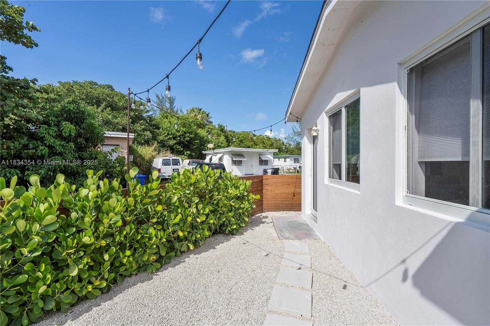 Small Image of 2380 NORTH EAST 137TH ST, North Miami Beach Number 8