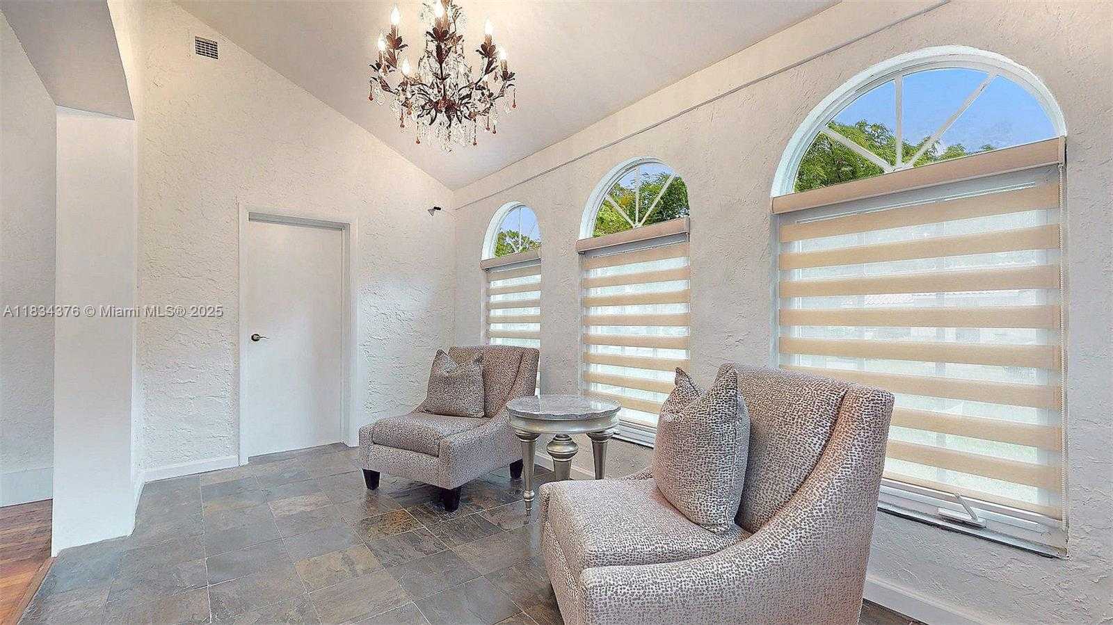 Small Image of 1111 COLUMBUS BLVD, Coral Gables Number 10