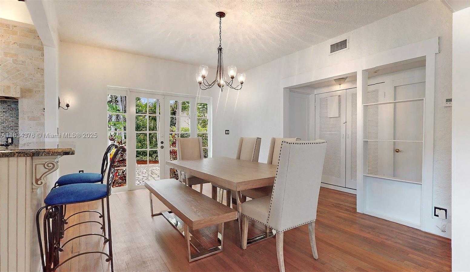 Small Image of 1111 COLUMBUS BLVD, Coral Gables Number 16