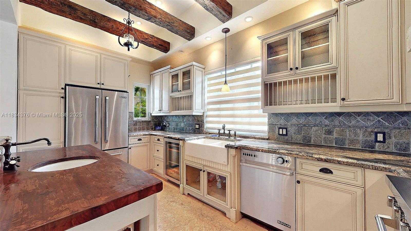 Small Image of 1111 COLUMBUS BLVD, Coral Gables Number 17