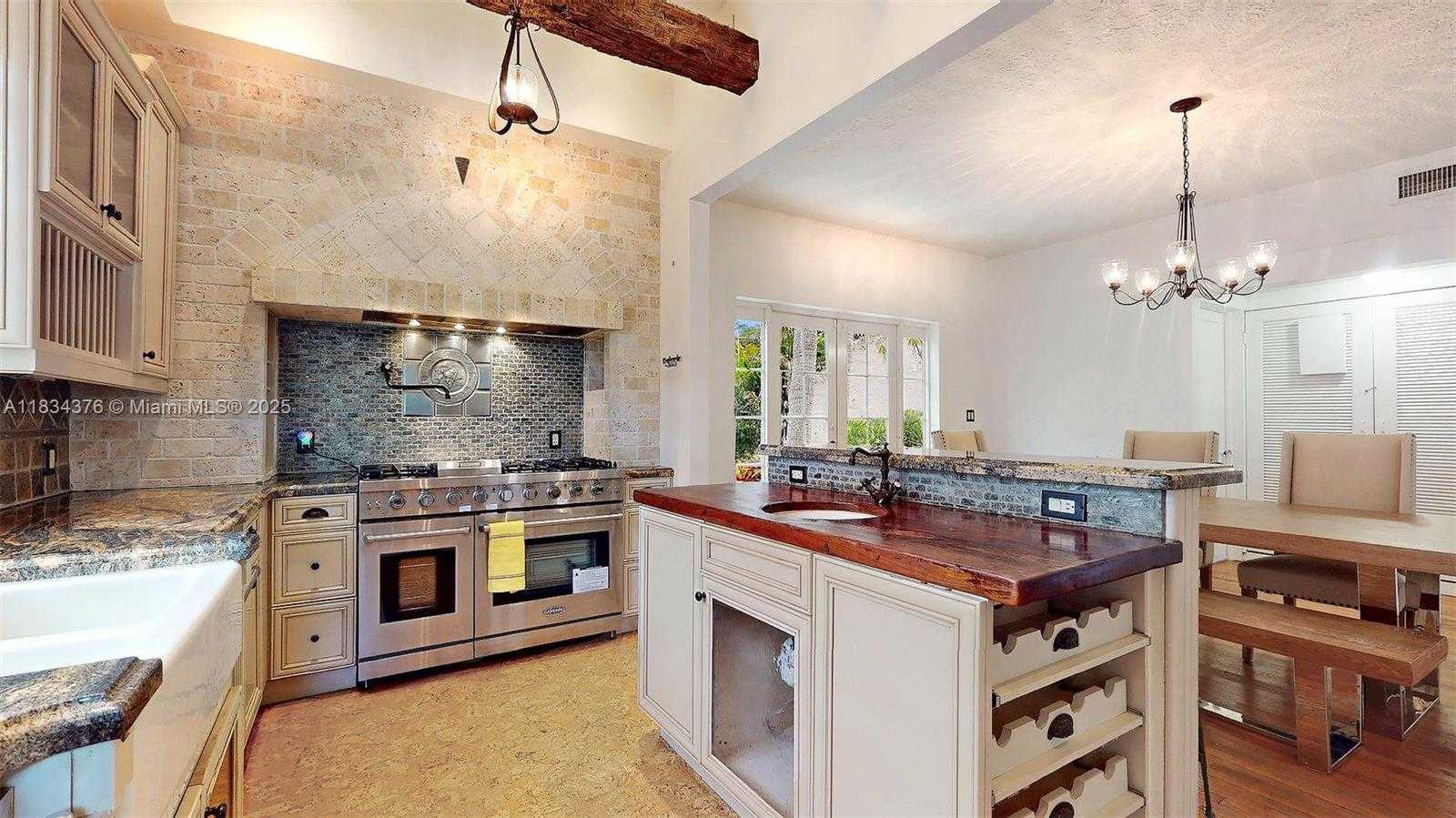 Small Image of 1111 COLUMBUS BLVD, Coral Gables Number 18