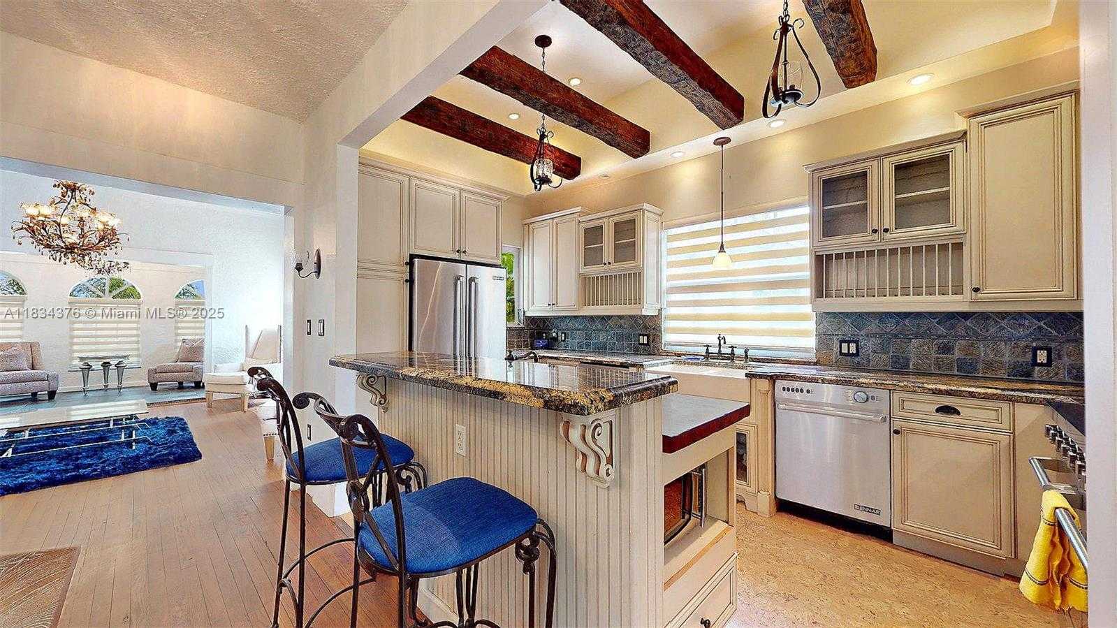 Small Image of 1111 COLUMBUS BLVD, Coral Gables Number 19