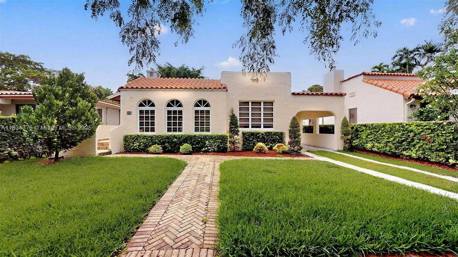 Small Image of 1111 COLUMBUS BLVD, Coral Gables Number 2