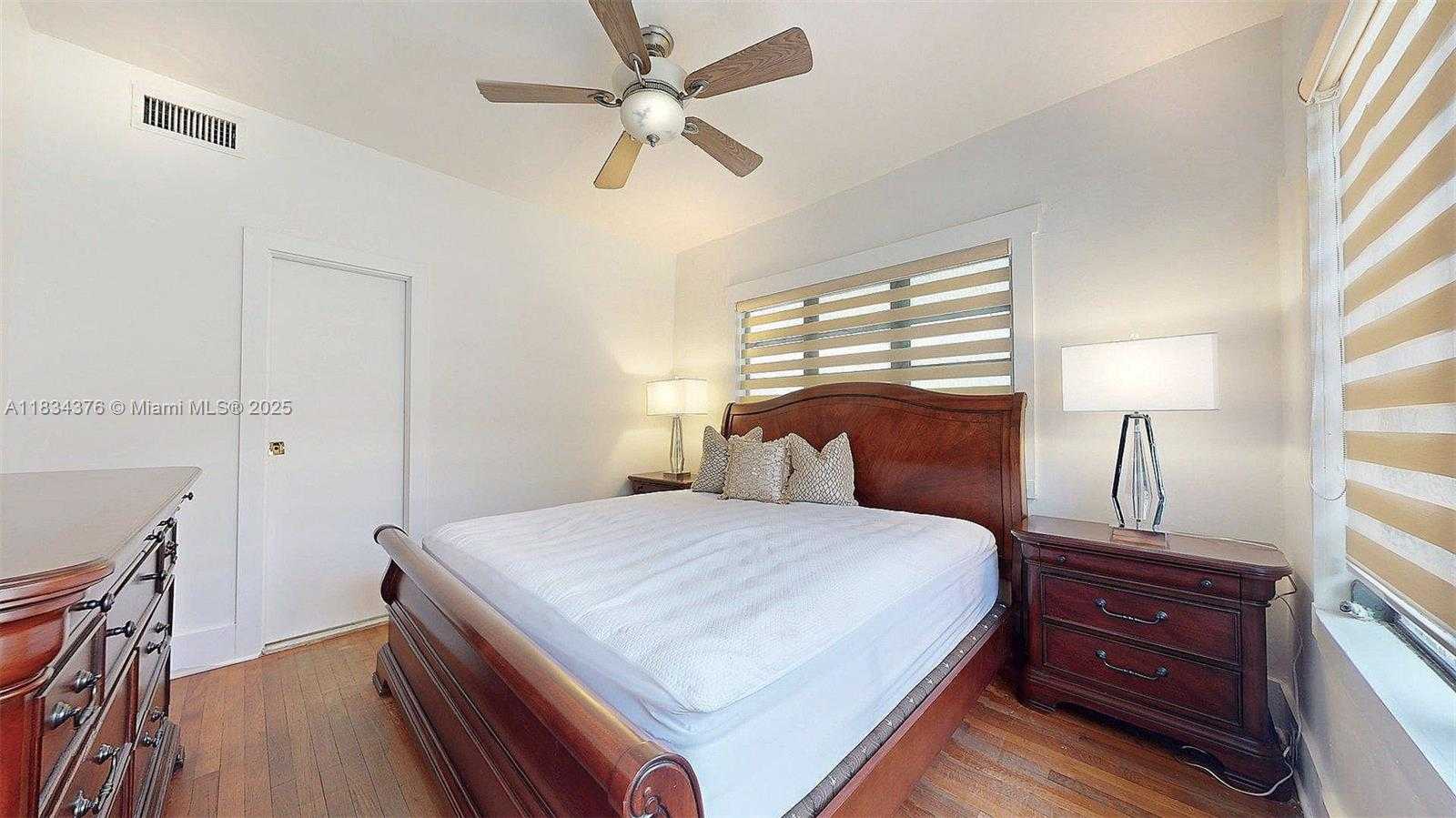 Small Image of 1111 COLUMBUS BLVD, Coral Gables Number 23