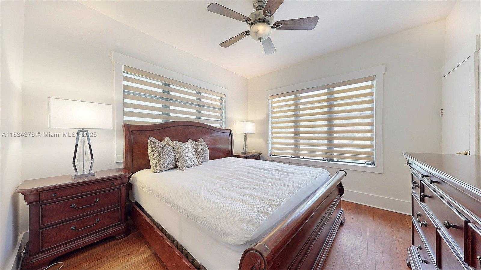 Small Image of 1111 COLUMBUS BLVD, Coral Gables Number 24