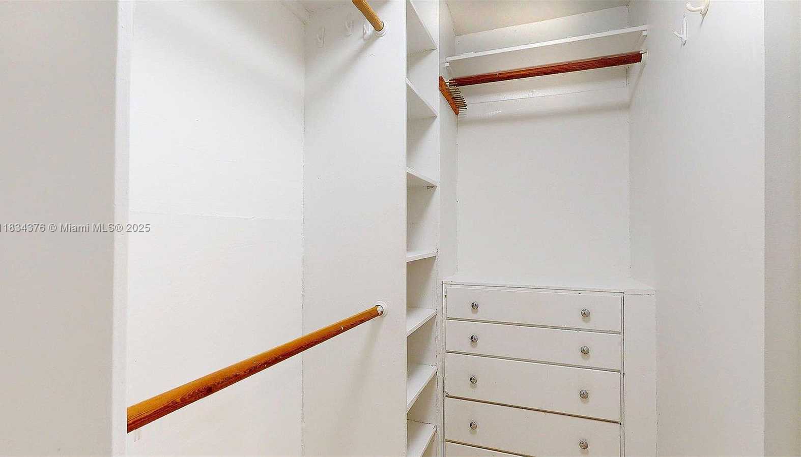 Small Image of 1111 COLUMBUS BLVD, Coral Gables Number 26