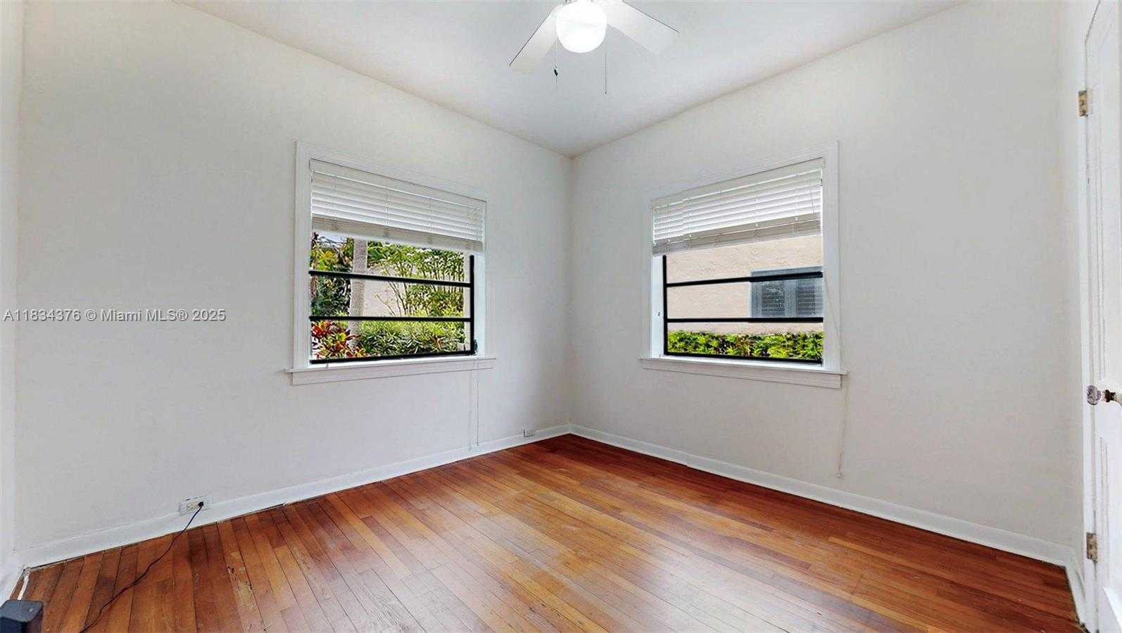 Small Image of 1111 COLUMBUS BLVD, Coral Gables Number 28